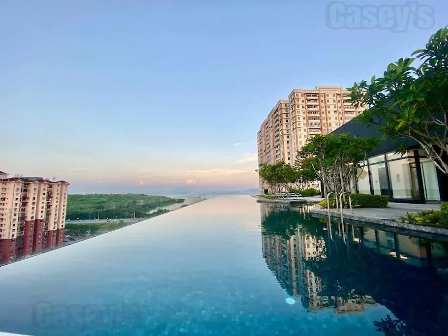 Urban Suites #Luxury Leisure #Infinity Pool #Local Neighbourhood #4Pax #2Br 2Bath #2King #Quality Well Maintained #Private Host Jelutong Apartment