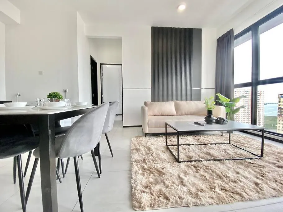 Urban Suites #Luxury Leisure #Infinity Pool #Local Neighbourhood #4Pax #2Br 2Bath #2King #Quality Well Maintained #Private Host Jelutong 0*,  Malaysia