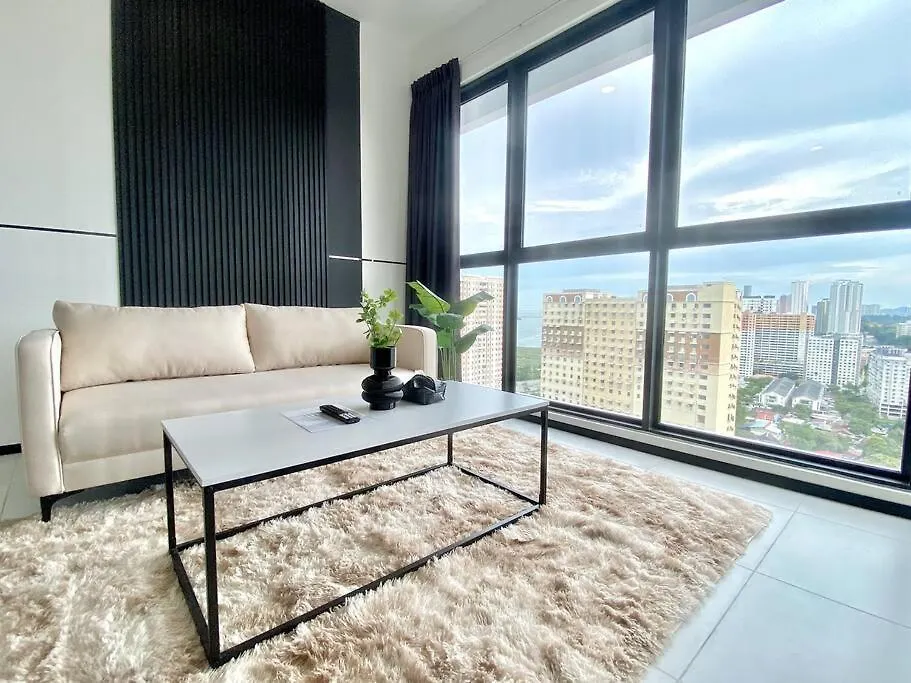 Urban Suites #Luxury Leisure #Infinity Pool #Local Neighbourhood #4Pax #2Br 2Bath #2King #Quality Well Maintained #Private Host Jelutong Apartment