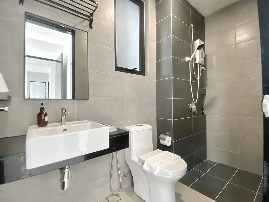Urban Suites #Luxury Leisure #Infinity Pool #Local Neighbourhood #4Pax #2Br 2Bath #2King #Quality Well Maintained #Private Host Jelutong