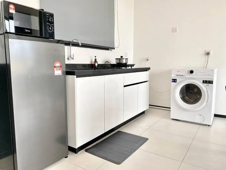 Apartment Urban Suites #Luxury Leisure #Infinity Pool #Local Neighbourhood #4Pax #2Br 2Bath #2King #Quality Well Maintained #Private Host Jelutong