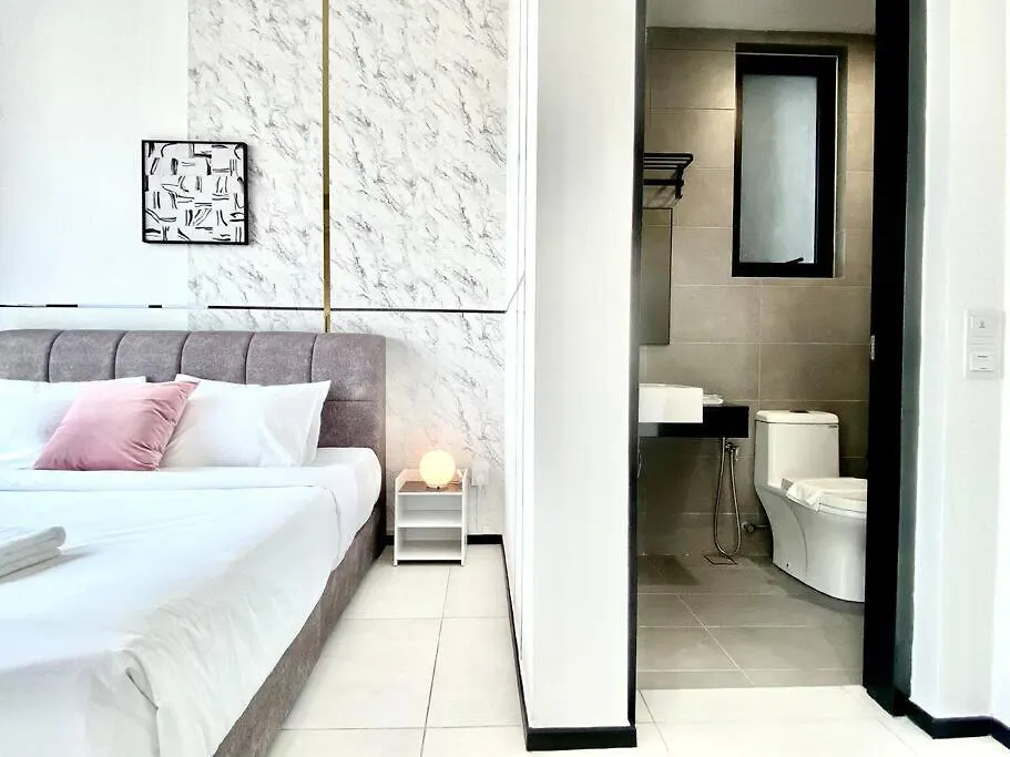 Apartment Urban Suites #Luxury Leisure #Infinity Pool #Local Neighbourhood #4Pax #2Br 2Bath #2King #Quality Well Maintained #Private Host Jelutong Malaysia