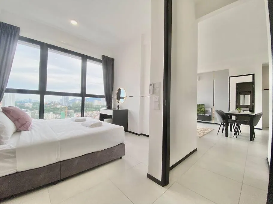 Urban Suites #Luxury Leisure #Infinity Pool #Local Neighbourhood #4Pax #2Br 2Bath #2King #Quality Well Maintained #Private Host Jelutong