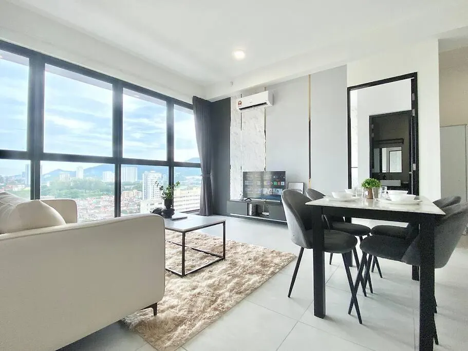 Apartment Urban Suites #Luxury Leisure #Infinity Pool #Local Neighbourhood #4Pax #2Br 2Bath #2King #Quality Well Maintained #Private Host Jelutong