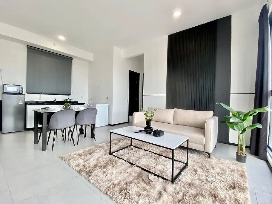Urban Suites #Luxury Leisure #Infinity Pool #Local Neighbourhood #4Pax #2Br 2Bath #2King #Quality Well Maintained #Private Host Jelutong Apartment