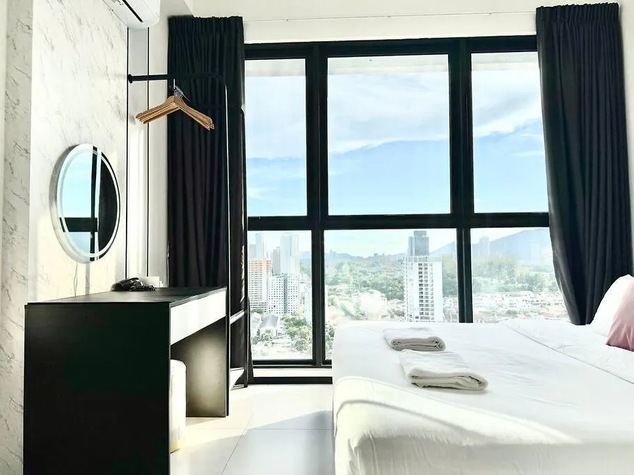 Urban Suites #Luxury Leisure #Infinity Pool #Local Neighbourhood #4Pax #2Br 2Bath #2King #Quality Well Maintained #Private Host Jelutong Apartment
